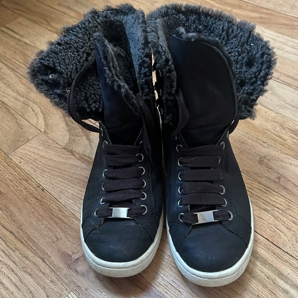 Ugg tie up sneaker boots - Picture 2 of 3